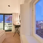 Terrace&shower River View. 아파트