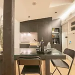 Terrace&shower River View. 아파트 리스본