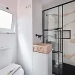 Terrace&shower River View. 아파트