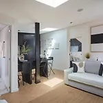 Terrace&shower River View. 아파트
