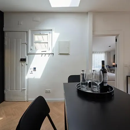Terrace&shower River View. Апартаменты Лиссабон