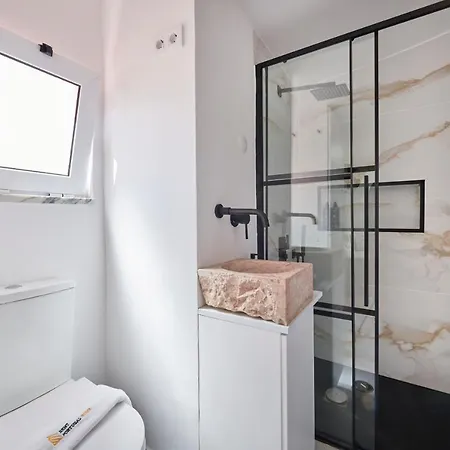 Terrace&shower River View. Daire